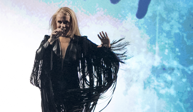 ESC+Plus talks to Greta Salóme in the Red Carpet (Iceland at Eurovision 2016)