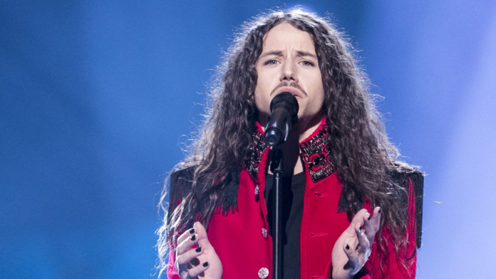 ESC+Plus talks to Michał Szpak in the Red Carpet (Poland at Eurovision 2016)