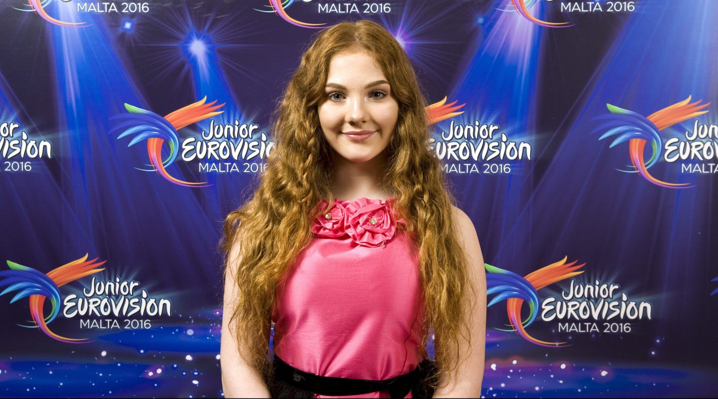 Junior Eurovision: Listen to the final version of Irish entry “Bríce Ar Bhríce” by Zena Donnelly!